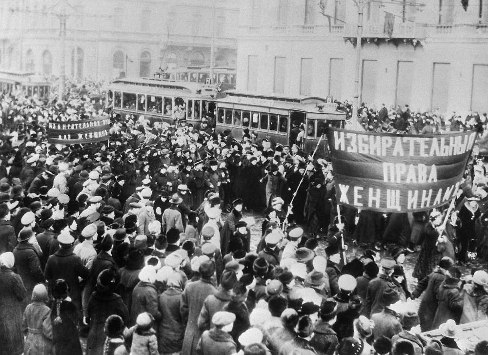 Международный женский день: как появился праздник в России. Фото © Репродукция ТАСС