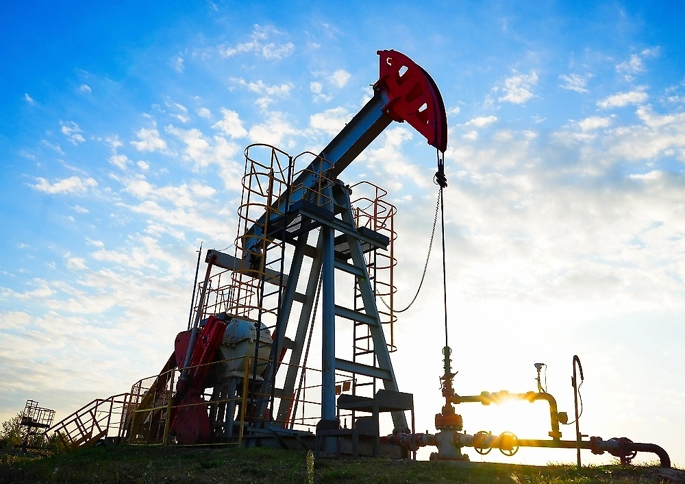 Нефть Brent выросла на 42% до $104 за баррель в марте 2026 года
