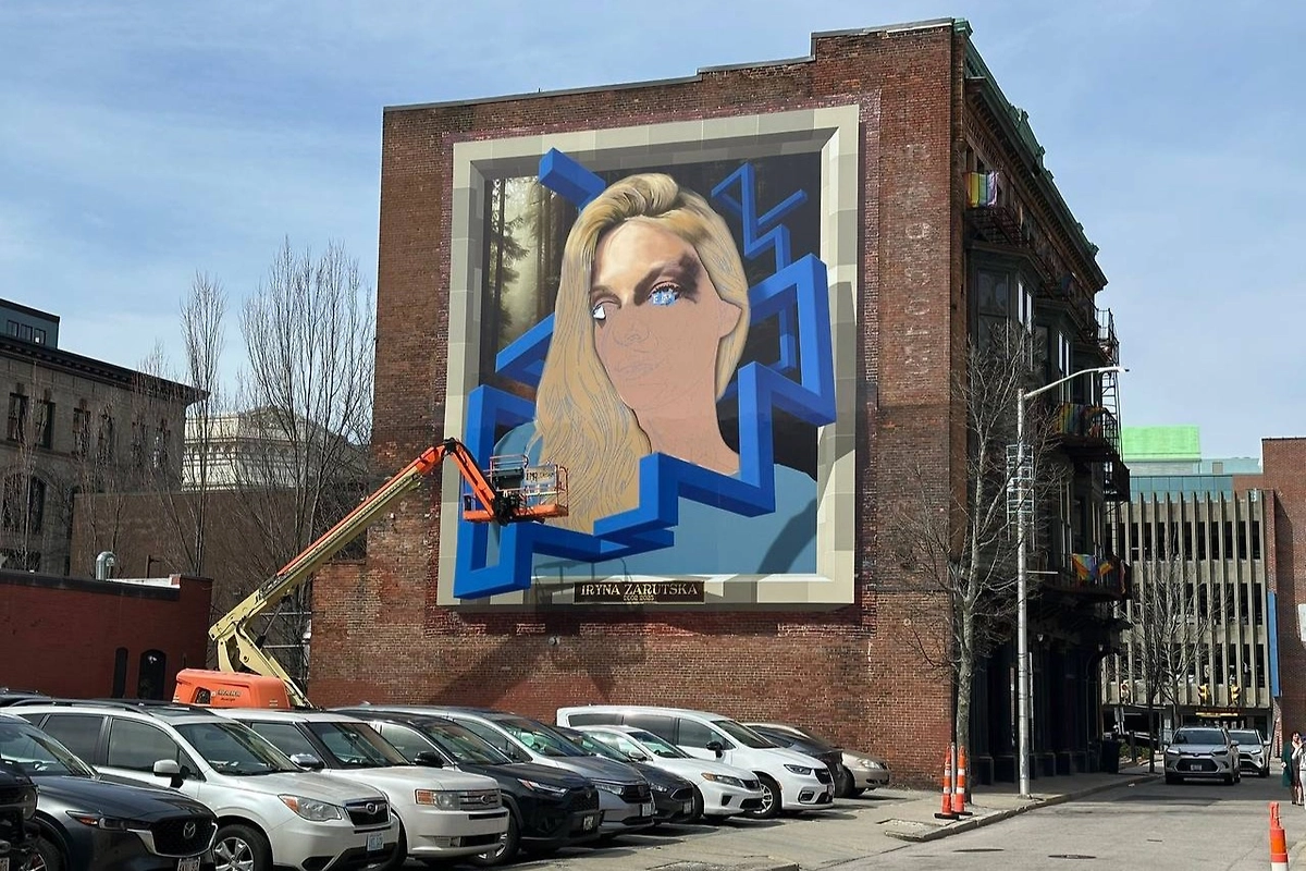 В США начали сносить мурал в память об украинской беженке Ирине Заруцкий. Фото © Х / Ryan Medeiros