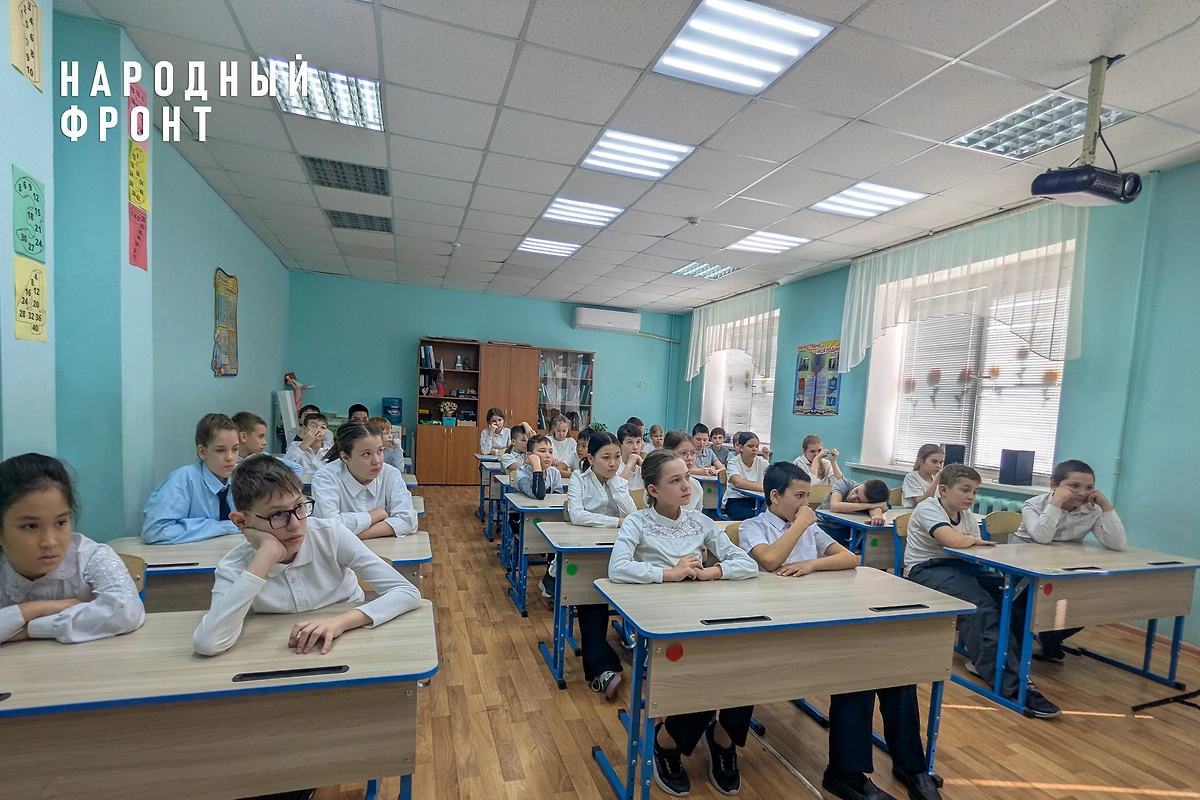 Ветераны СВО и Народный фронт проводят киноуроки для школьников по всей России. Фото © Предоставлено Life.ru от Народного фронта