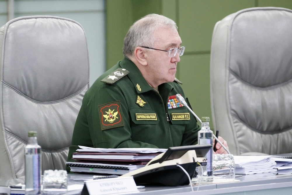 Несмотря на то что Цаликов работал в министерстве, будучи чиновником с «гражданки», погоны он всё равно носил. Согласно закону, госсоветник 1-го класса приравнивается к генералу. Фото &copy; РИА «Новости» / Алексей Ерешко