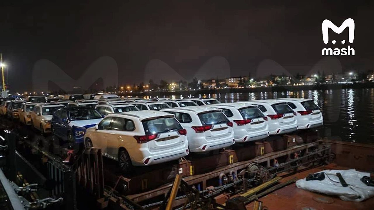 Около 10 тысяч машин для РФ застряли в портах Ирана. Фото © Telegram / Mash