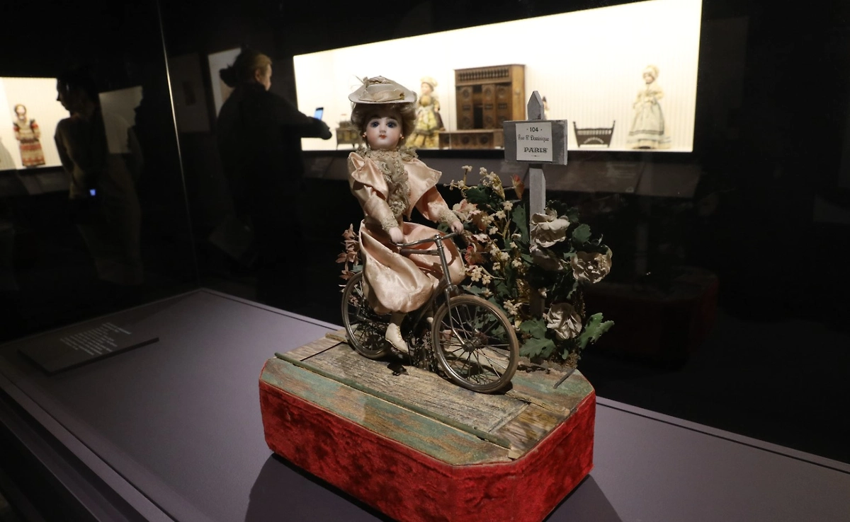 Зачем в XIX веке девочкам покупали дорогих кукол с гардеробом. ГАЛЕРЕЯ LIFE.RU: листайте, чтобы увидеть больше! Фото © Life.ru