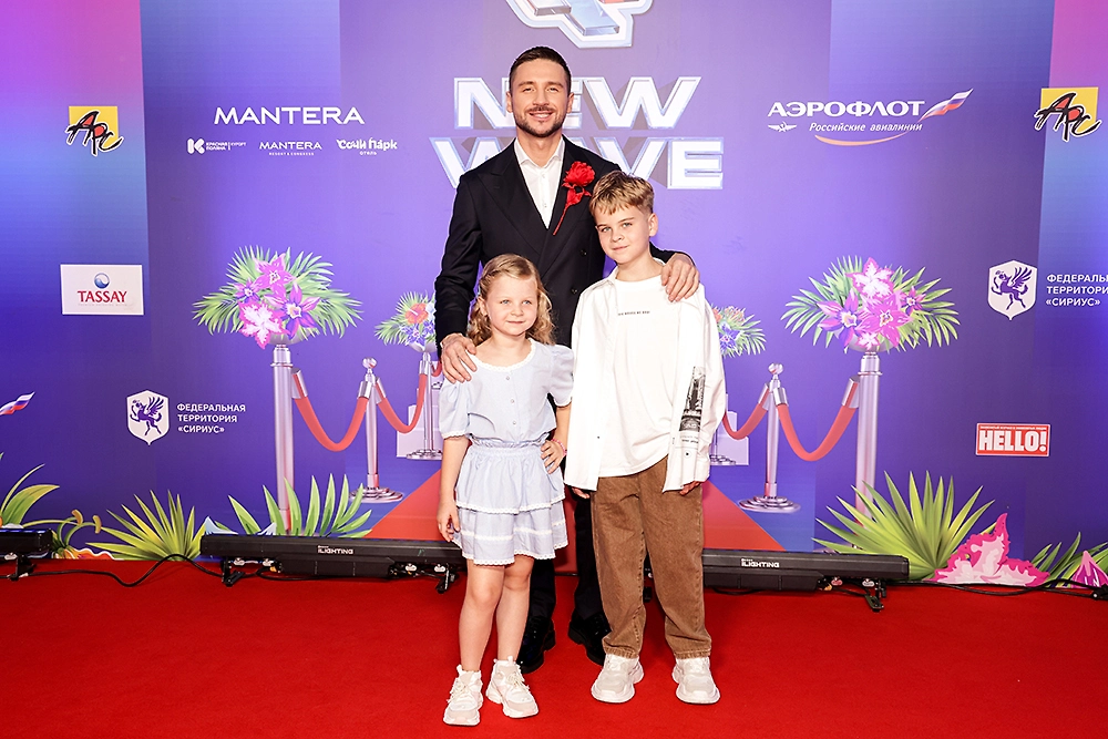 Певец Сергей Лазарев и его дети, Никита и Анна. Фото © ТАСС / Дмитрий Феоктистов
