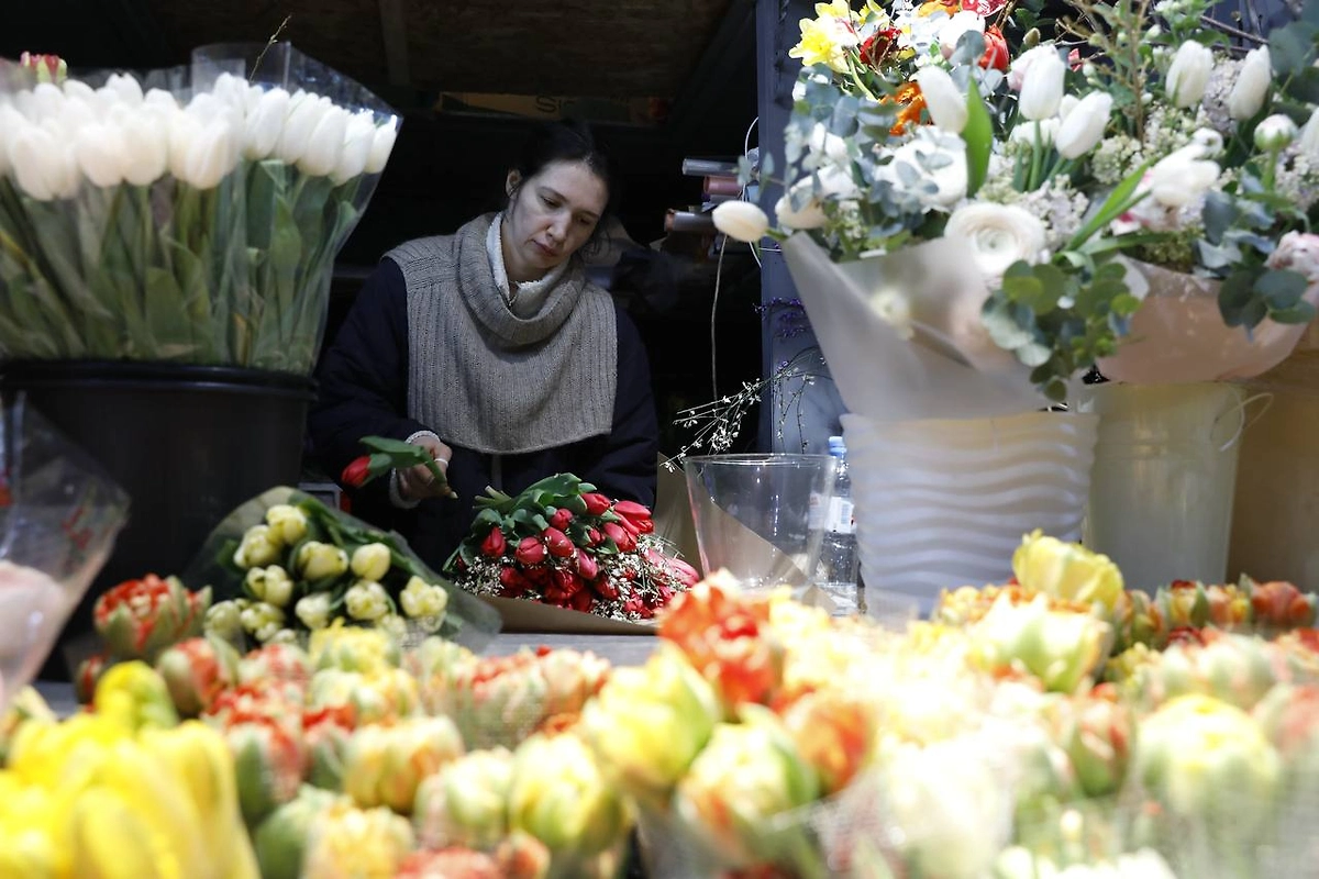 Рижский рынок в преддверии 8 Марта. Фото © Life.ru