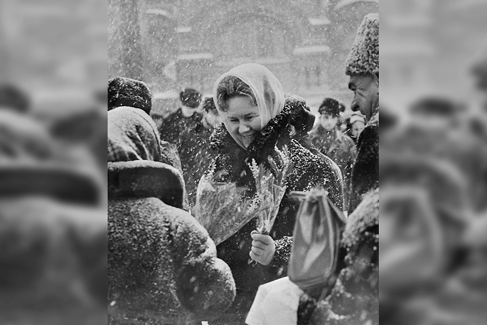 Мимоза и торжественные собрания: как выглядело 8 Марта в советское время. Фото © ТАСС / Фотохроника ТАСС