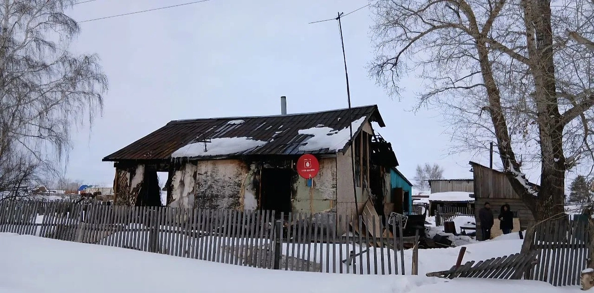 В Новосибирской области в пожаре погибли многодетная мать с двумя детьми. Фото © Telegram / СУ СК России по Новосибирской области