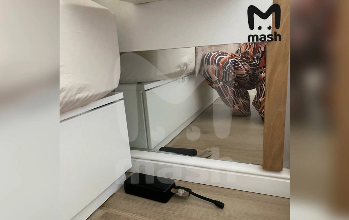 Мужчина установил прослушку в квартире бывшей. Фото © Telegram / Mash