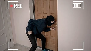 7 опасных намёков, что вашу квартиру "пасут" воры, и что с этим делать
