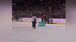 Получивший паспорт РФ американец забил буллит в косоворотке под "Калинку" в Матче звёзд КХЛ