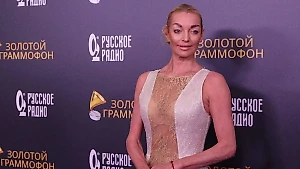 Волочкова обиделась, что её не пригласили на скандальную "голую" вечеринку