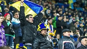 УЕФА наказал сборную Украины из-за агрессивного поведения её фанатов