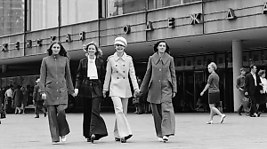 Калечили женщин: шесть убийственных для тела вещей, которые носили наши мамы в СССР