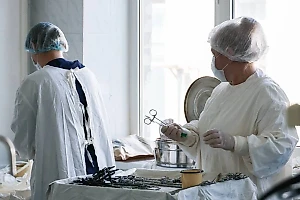 Российские врачи чудом спасли мальчика, пересадив ему палец мамы