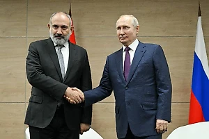 Путин переговорит тет-а-тет с вылетевшим в Петербург Пашиняном