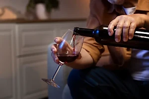 Учёные советуют пить мало и часто, чтобы избежать цирроза печени