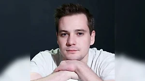 Режиссёр Доброхотов попал в больницу с ножевым ранением