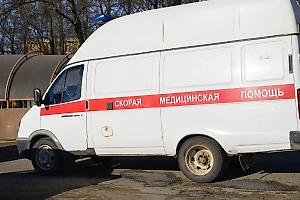 Скорая не смогла проехать к беременной женщине, и ей пришлось рожать прямо на скамейке