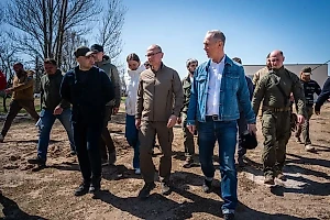 Кириенко и Сальдо посетили стройку филиала арт-кластера "Таврида" на Херсонщине