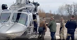 Появилось видео доставки расстрелявшего полицейских наркоторговца в Подмосковье на вертолёте