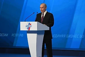 Путин: Центробанк держит ключевую ставку, чтобы инфляция не стала двузначной

