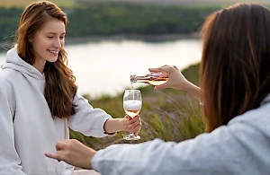 Нарколог рассказал, как выпивать в майские праздники, чтобы это не превратилось в запой