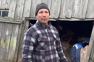 Жители Курганской области после паводка ловят рыбу прямо в огородах