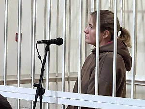 "Трогавшей" грудь монумента "Родина-мать" блогерше вынесли приговор