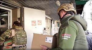 Жители Авдеевки встретили волонтёров Народного фронта с гумпомощью