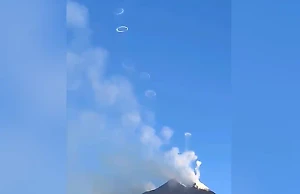 Вулкан Этна на Сицилии начал выпускать кольца дыма