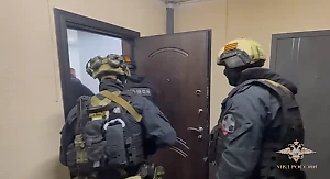 Полицейский помогал мигрантам прописаться в РФ с помощью фальшивых украинских паспортов