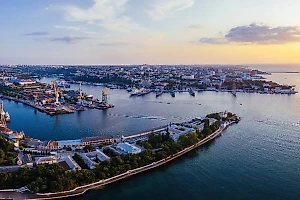 В Севастополе находят суббоеприпасы после отражения ракетной атаки