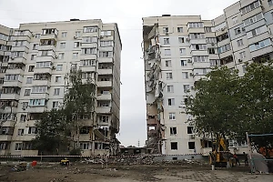 Частично обрушенную после атаки ВСУ многоэтажку в Белгороде пообещали восстановить