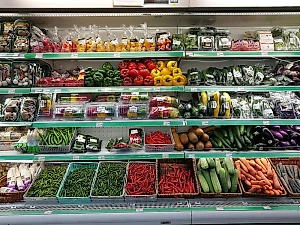 Нутрициолог назвала неожиданные сезонные овощи, ягоды и травы, которые зарядят вас здоровьем