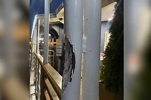 Теплоход столкнулся с прогулочным судном в Петербурге, момент попал на видео