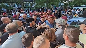 В Армении протестующие против Пашиняна начали перекрывать дороги