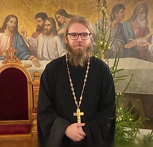 Сейчас среди верующих людей и не только распространено множество суеверий вокруг схождения Благодатного огня, которые не имеют каких-либо оснований. К примеру, что если он не сойдёт, то начнётся конец света. Всё же самое главное чудо для христианина — это Воскресение Господа и Бога Иисуса Христа, и необходимо стараться акцентировать всё внимание на этом событии, и схождение Благодатного огня напоминает нам об этом.