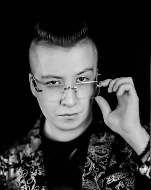 Фадеев — безумно талантливый продюсер, человек, певец, конечно, профессионал своего дела. На его счету многие проекты. Я хочу сказать, что перезапуск действительно планируется. Одной из участниц станет Алиса Кожикина, победительница шоу "Голос. Дети" (2014), участница конкурсов "Детская Новая волна – 2012" и "Детское Евровидение – 2014". Остальные солистки — тайна, под секретом. Максим просил это дело не выдавать.