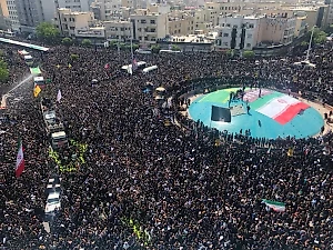 Песков пояснил, почему Володин отправился в Иран на прощание с Раиси