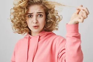 Девушек предупредили о риске облысеть под жарким летним солнцем