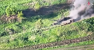 Уничтожение очередного Abrams в зоне СВО сняли с высоты птичьего полёта