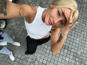 Налоговая заблокировала счета Насти Ивлеевой