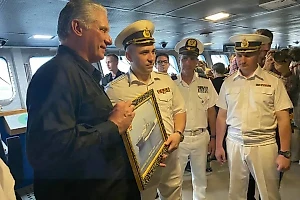 Президент Кубы Диас-Канель поднялся на борт фрегата "Адмирал Горшков" в Гаване