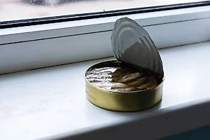 Врач назвала признаки испорченных консервов, от которых можно подхватить ботулизм