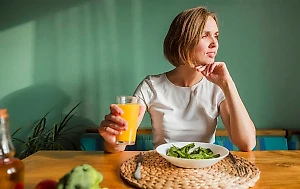 Врач объяснила, какие продукты недоедают россиянки