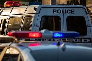 Больше ста человек пострадали во время столкновений у здания парламента Армении