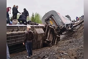 Режим ЧС введён в Коми после схода вагонов поезда