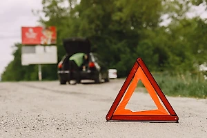 Пьяный россиянин сел за руль и слетел с шоссе вместе с детьми