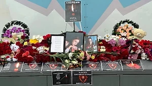 В Инте прошла церемония прощания с погибшими при сходе поезда в Коми