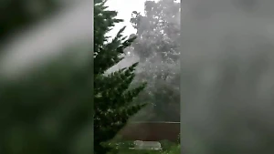 В Сети появились видео с адовым мегаштормом в Подмосковье